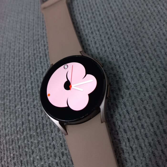 SAMSUNG Galaxy Watch 4