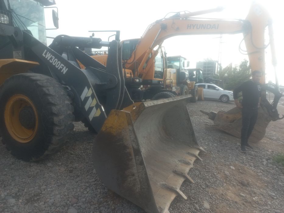 Pogruzchik 1.8 ekskavator xizmatlari.