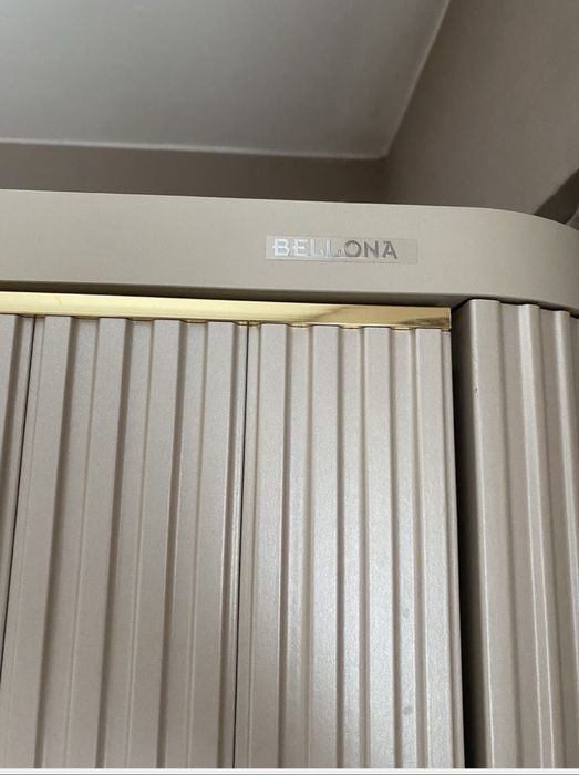 Гардероб Bellona  с огледала  и релефни врати. Спешно