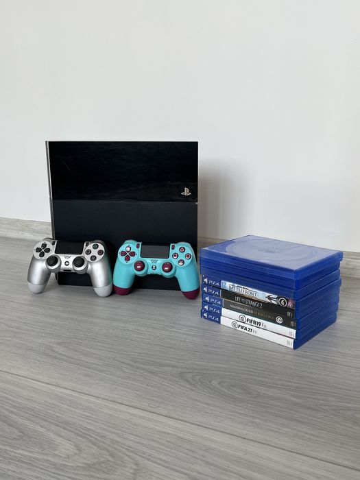 Playstation 4 fat 500gb с 8 игри и 2 контролера