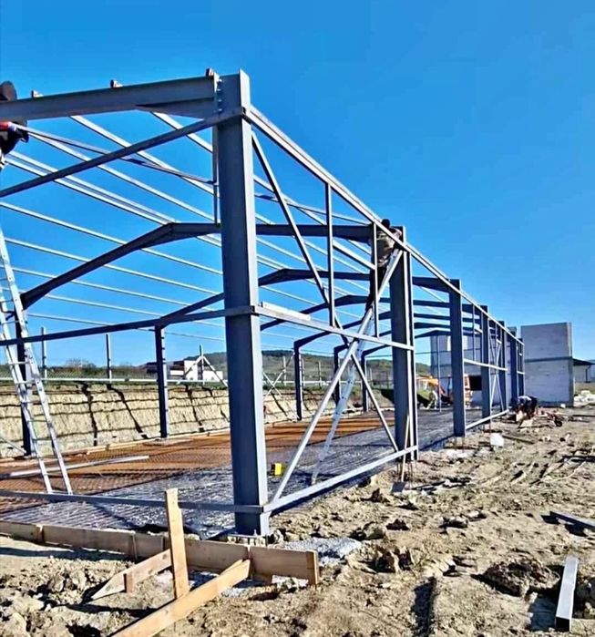 Vând structura metalica 10x20x4 200 mp cu prindere pe șuruburi 

5 fer