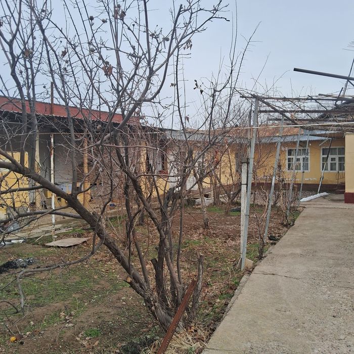 Uy sotiladi  8 sotxli