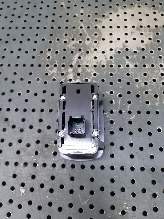 Buton geam electric dreapta fata maserati ghibli m157 670025405