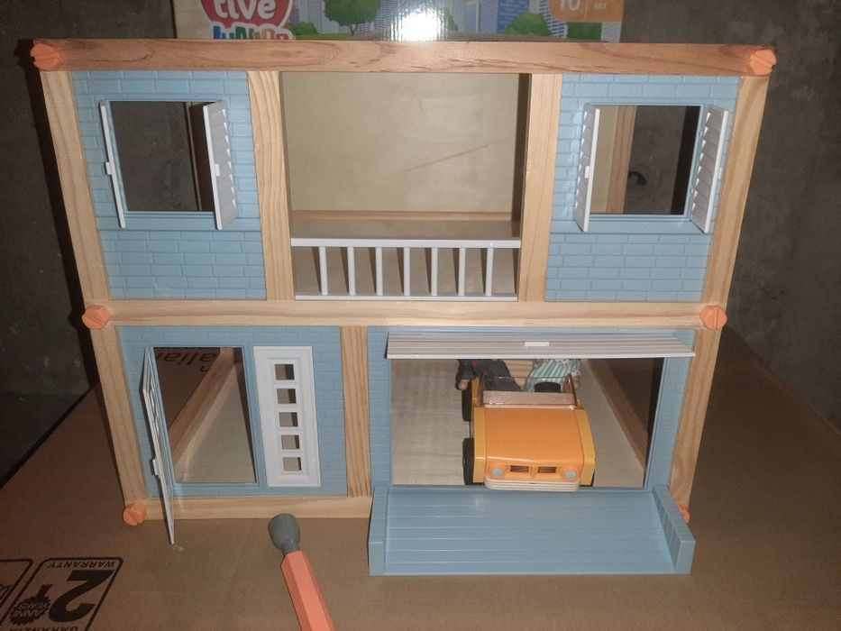 Нова дървена къща за кукли