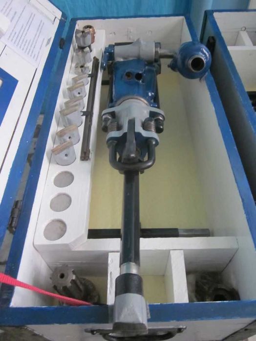 Продаю срочно   пневматический перфоратор-отбойный молоток.