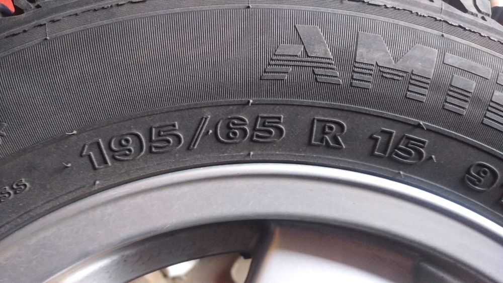 Продам диски с шинами зима 4 шт