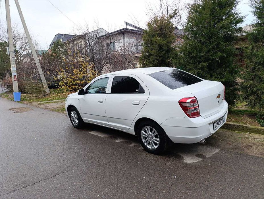 Продаю свою чистую машину Cobalt  с минимальным пробегом 9000 км.