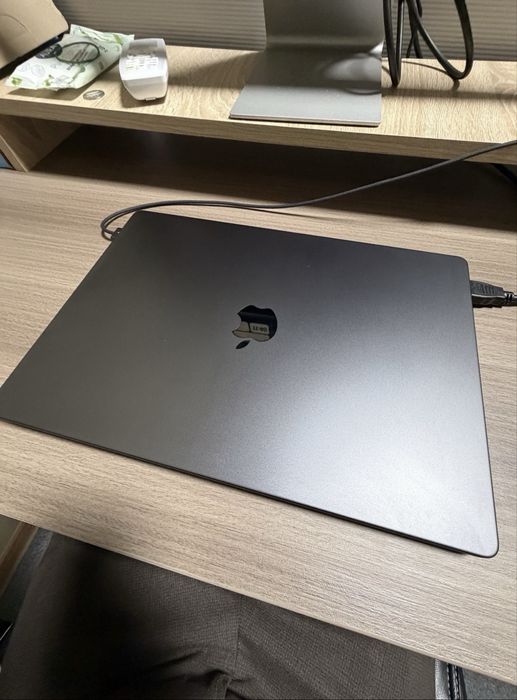 Macbook pro m4 pro 16 dyum