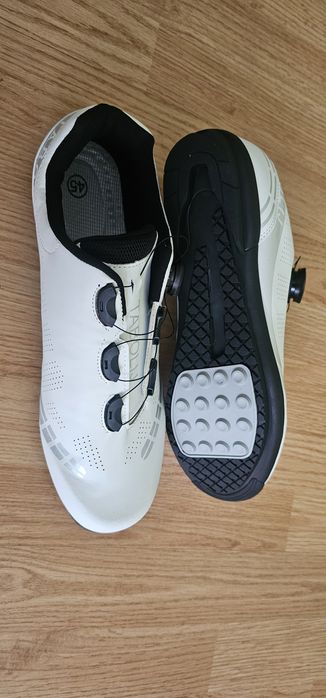 Pantofi ciclism  noi