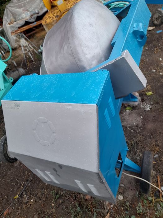 Vînd betonieră silențioasă fără coroană 300 litri preț 800 euro