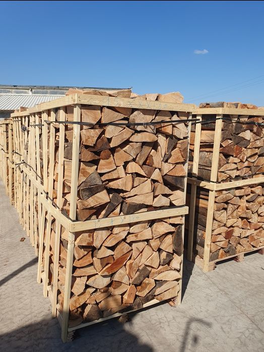 Lemn de foc și brichete