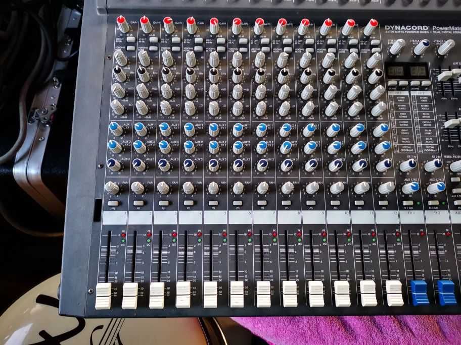 Mixer Dynacord PM2200 2x700 Watt