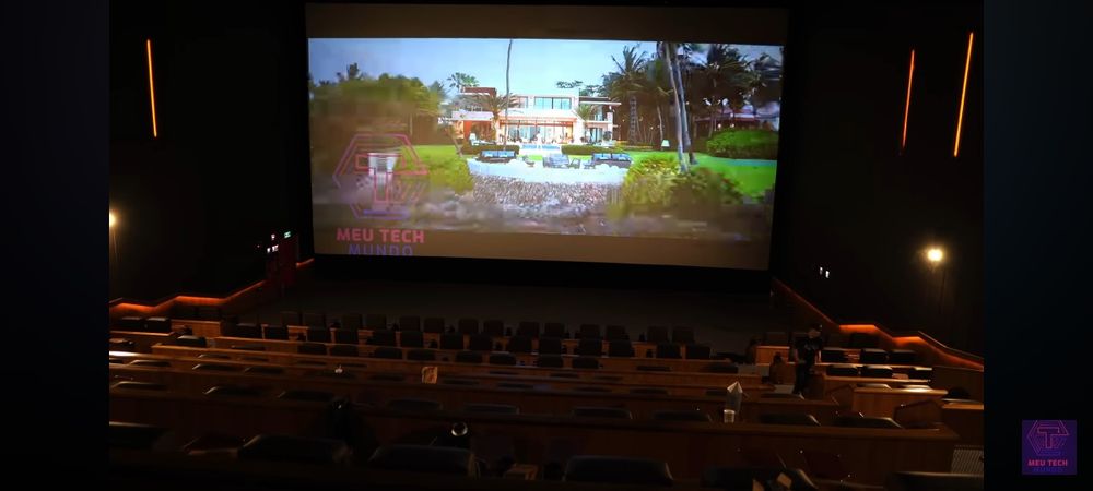 Проектор Formovie X5 кинотеатр дома или на улице до 1000" 4К 4500ansi