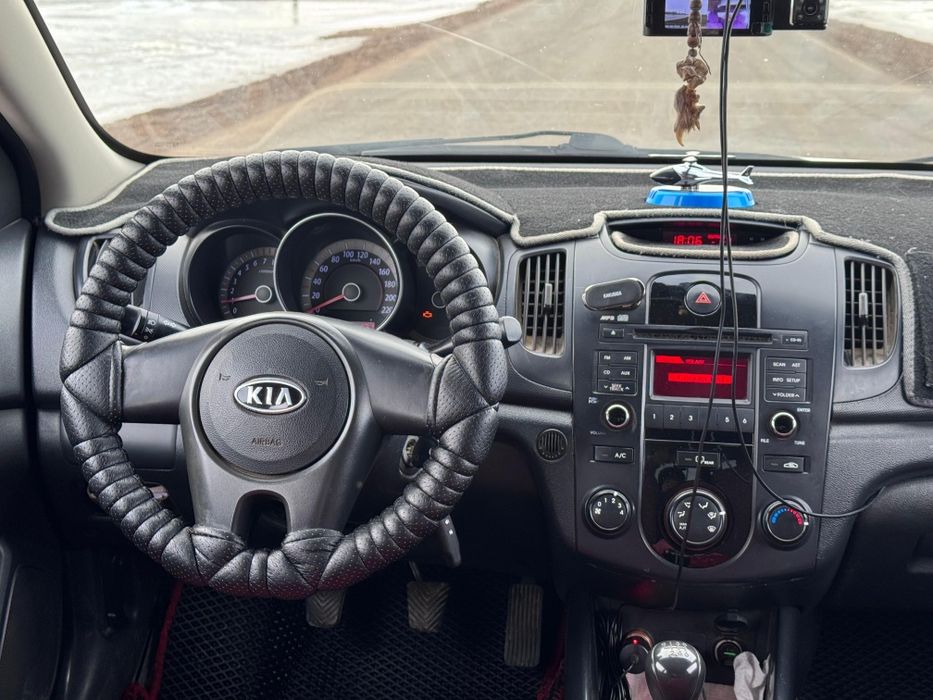 КИА серато 2011 хорошом состояний