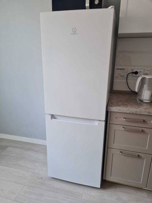 Холодильник Indesit