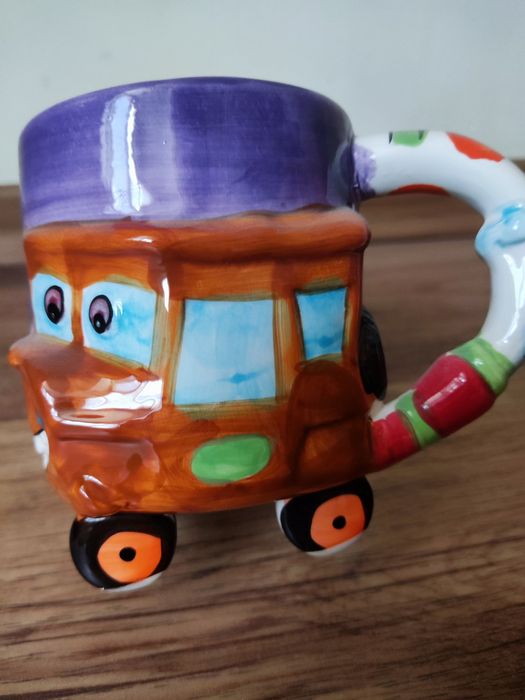 Чаша от "Колите" и раничка "Миньони"