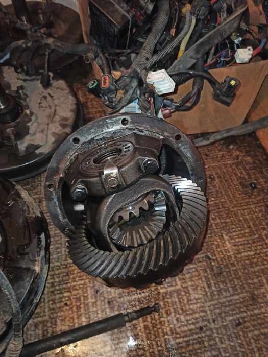 Продам запчасти монтеро, Челленджер,