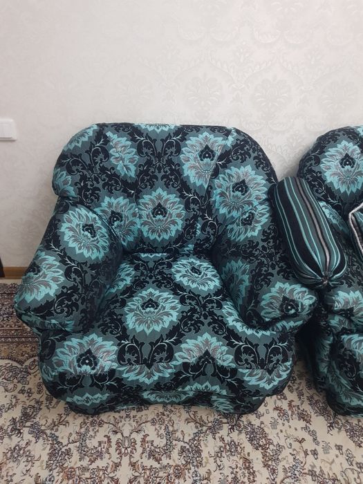 Продаётся диван и 2 кресла  Диван ва 2кресло
