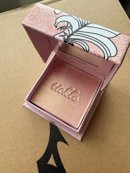 Козметика Huda Beauty, Benefit, Tarte, Givenchy