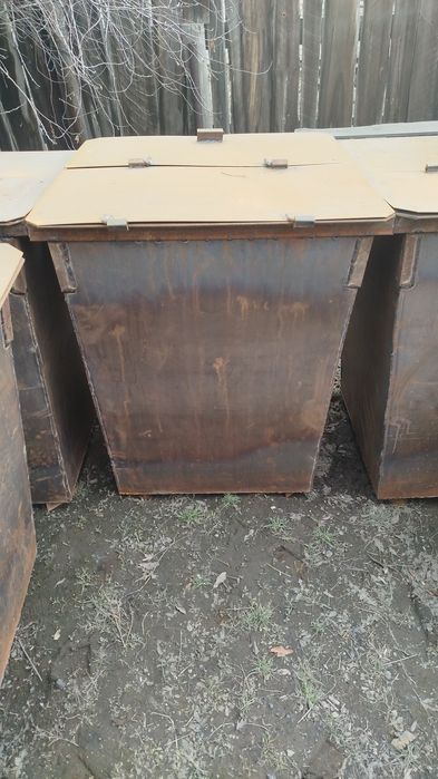 Мусорный контейнер бак