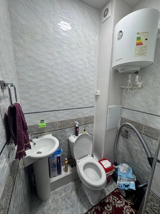 Прадаётся 2х Октяабирь новая планировка 1этаж все останется