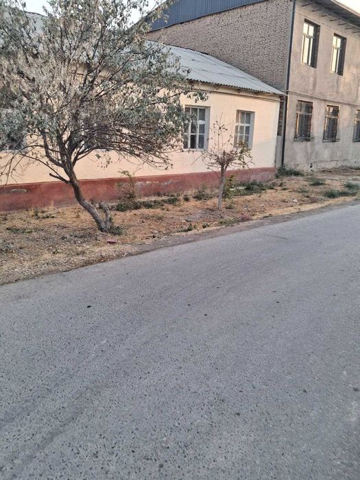 Uy hovli sotiladi 12 sotix