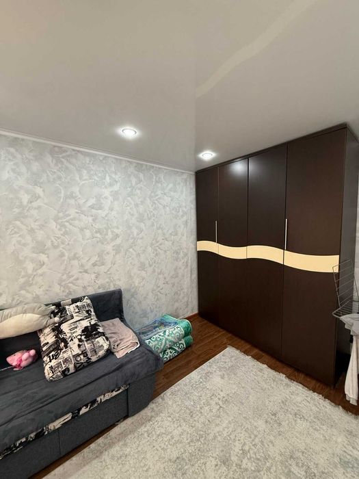 комната-1-комн.квартира 29 кв.м с санузлом, душем и кухней, с ремонтом