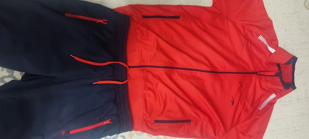 Продам спортивный костюм