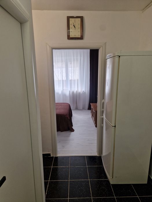 Vand camera stil garsoniera  cu baie si bucatarie proprie