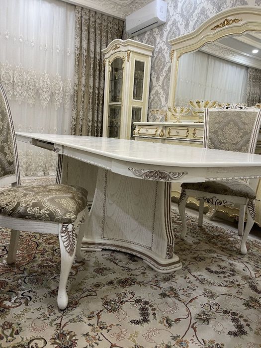 Стол и 12 стульев- классика для зала. Zal uchun stol va 12 ta stul