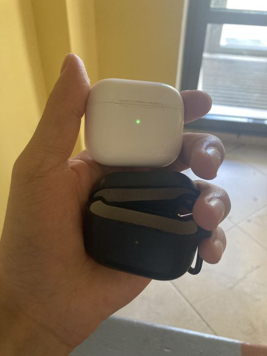 Airpods 3 charging case