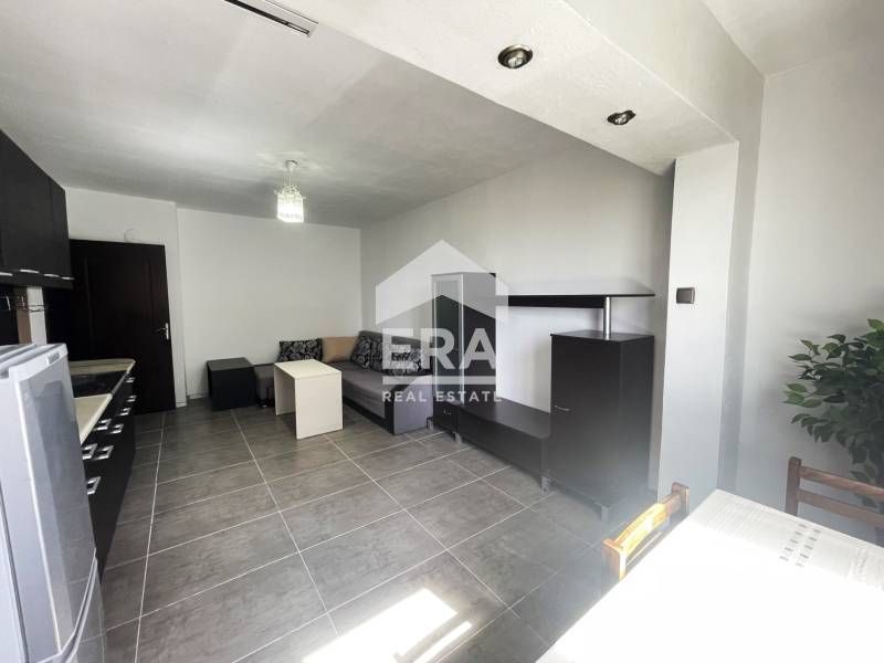 Дава се под наем Двустаен апартамент в Варна, Трошево - 40 кв.м за 398.82 € - Снимка #1