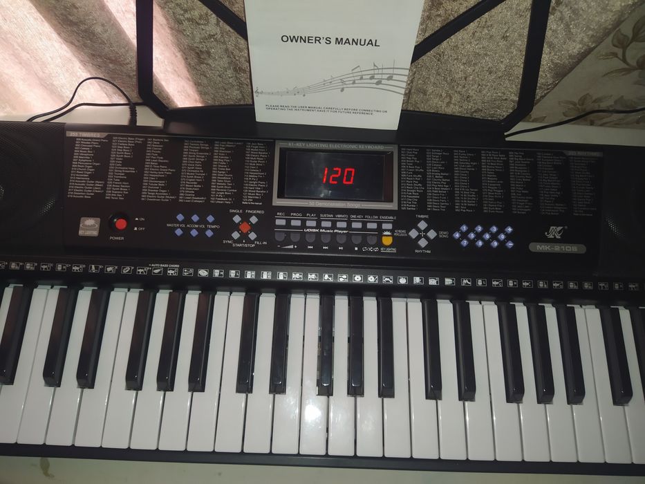 Sintezator MK2108