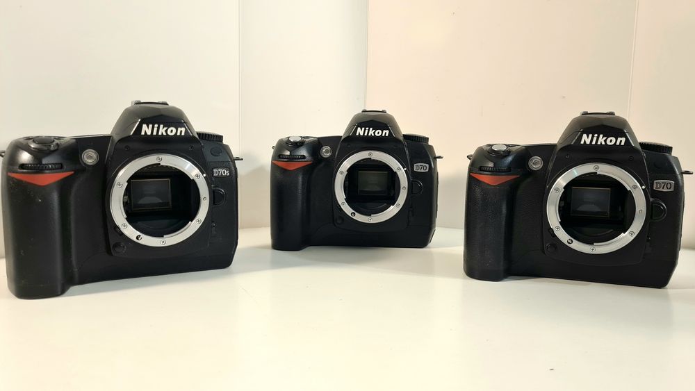 Vând kit Nikon D70 + obiectiv zoom
