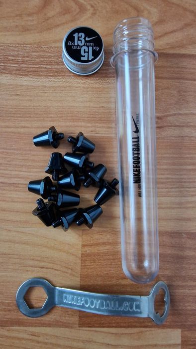 Crampoane studs Nike originale NOI 12buc 13 15mm + cheie ghete fotbal