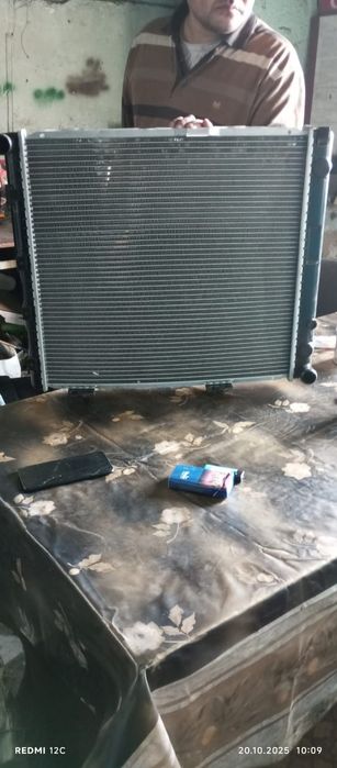 Продам радиатор мерседес 124