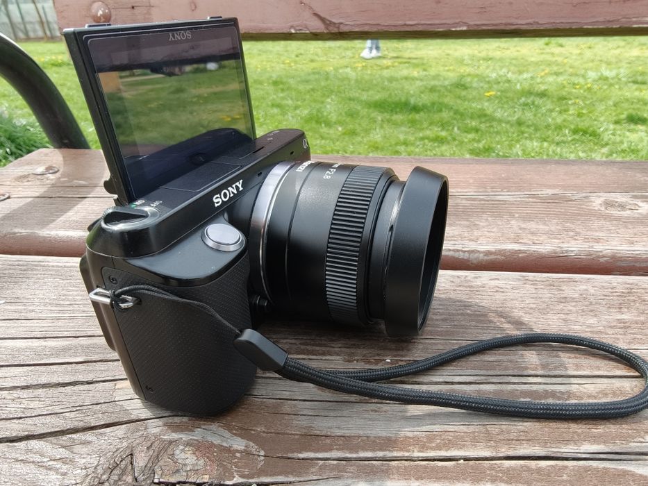 Sony NEX F3 + обектив 27mm/F2.8