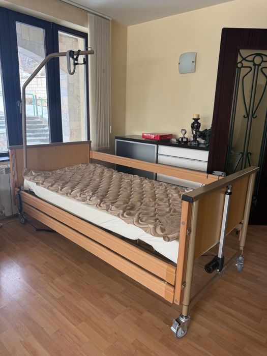 Електрическо болнично легло