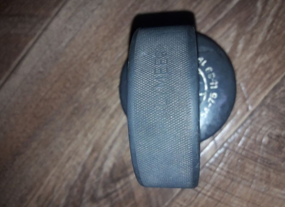 Продам шайбу хоккей