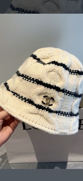 Pălărie Chanel model 2026