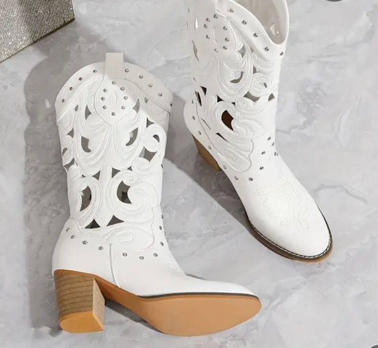 Ботуши дамски бели,летни,кожени каубойски.Дамски обувки.Маратонки