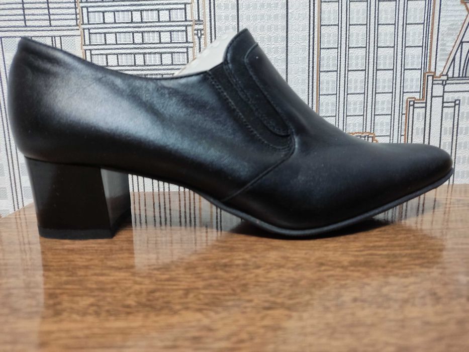 Продам новые женские туфли