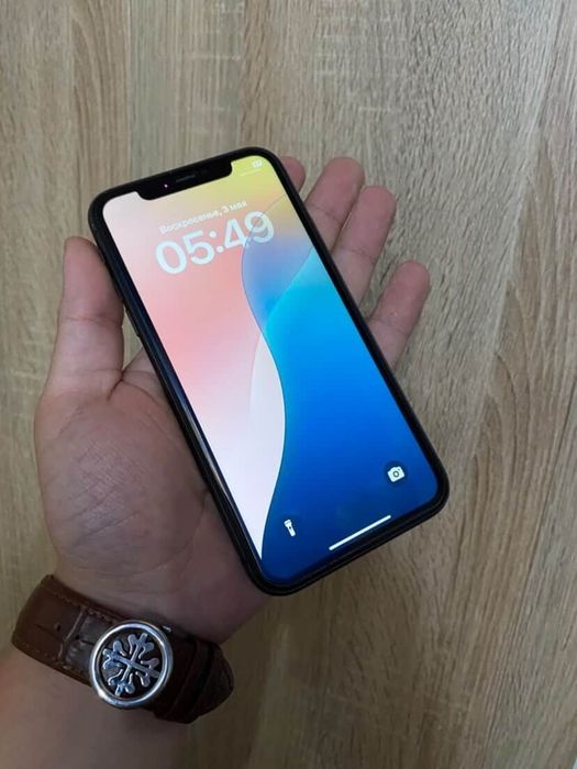 В продаже Айфон 11. 64Gb