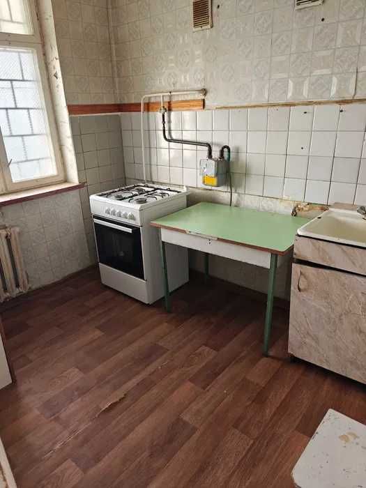 Продам 2/4/4 г. Навои. 9-мкр. Возле налоговой.