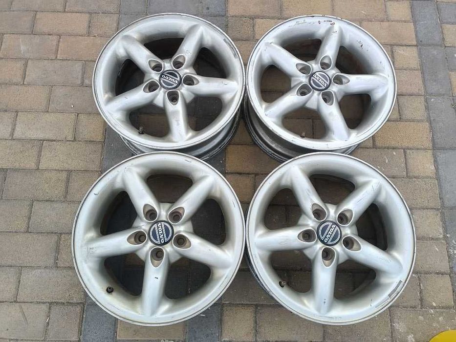 Продам оригинальные легкосплавные диски на Volvo 850.