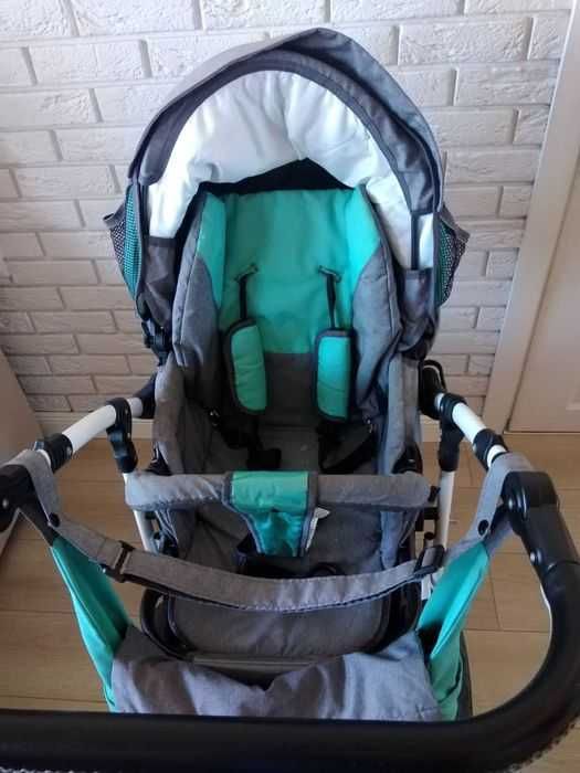 Бебешка количка 2 в 1 с зимен и летен кош