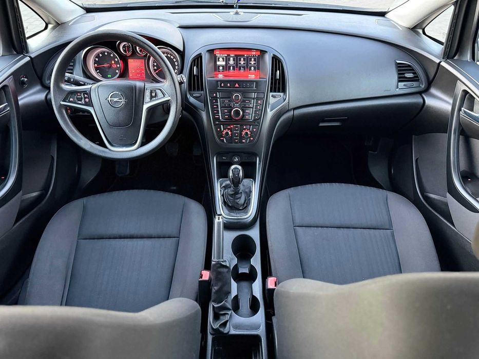 Opel Astra J Hatchback 1.6 Benzina 120 Cp Euro6 Cutie Manuala 146000KM