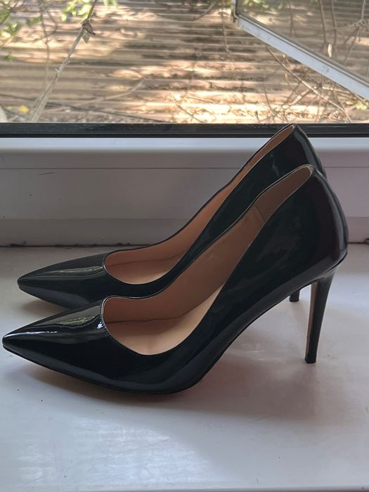 Новые туфли лодочки на высоком каблуке лаковые черные размер 42