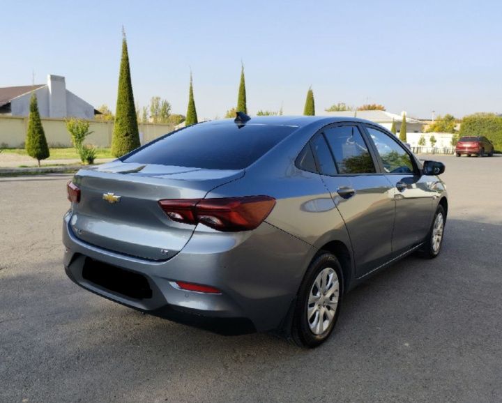 Автомобиль Chevrolet Onix