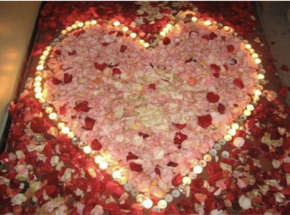 Лепестки в форме сердца живые